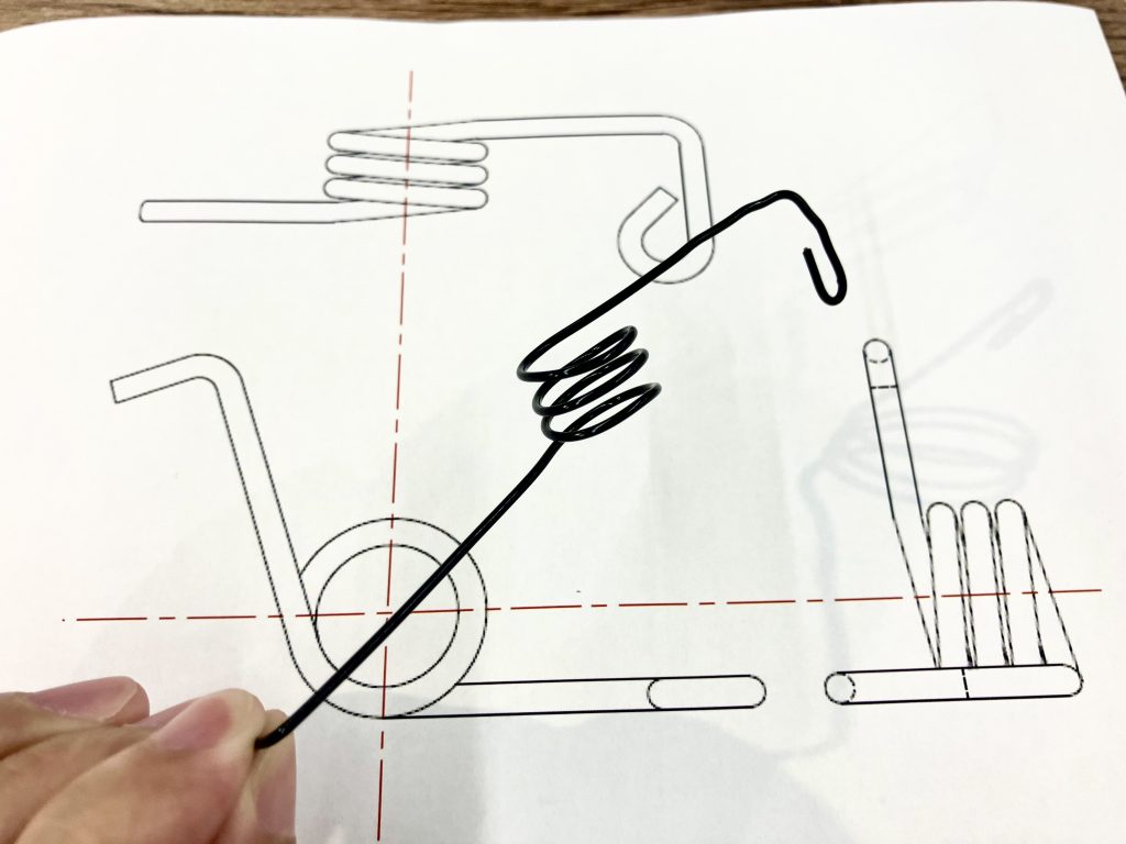ばね模型作成の例題と練習の様子