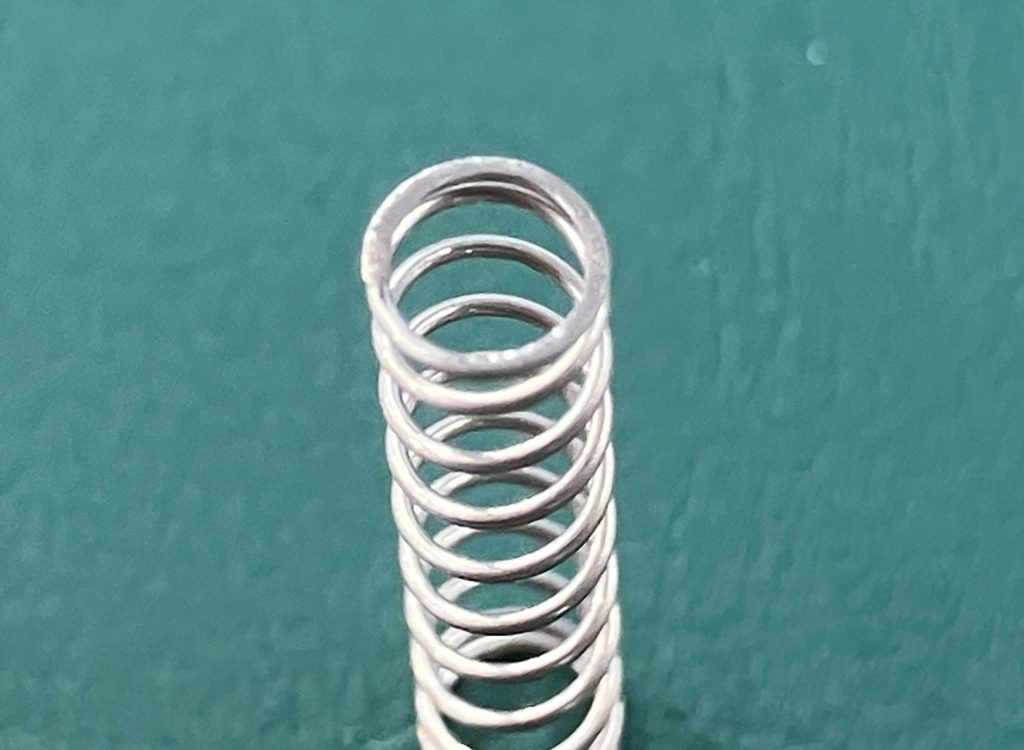 両端研磨を行った小さい圧縮ばね 研磨面